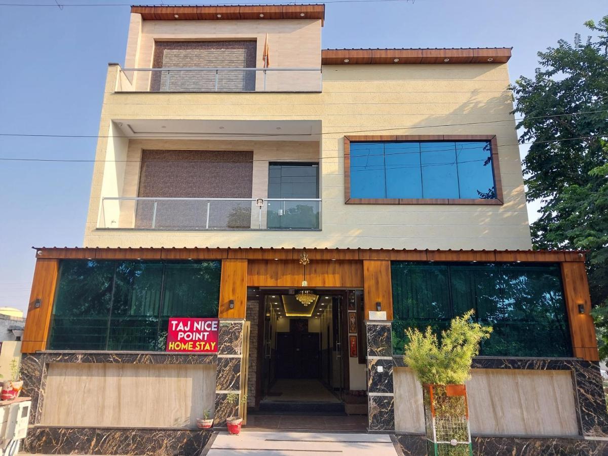 Taj Nice Point Manage By Taj Sunrise Group Agra  Εξωτερικό φωτογραφία