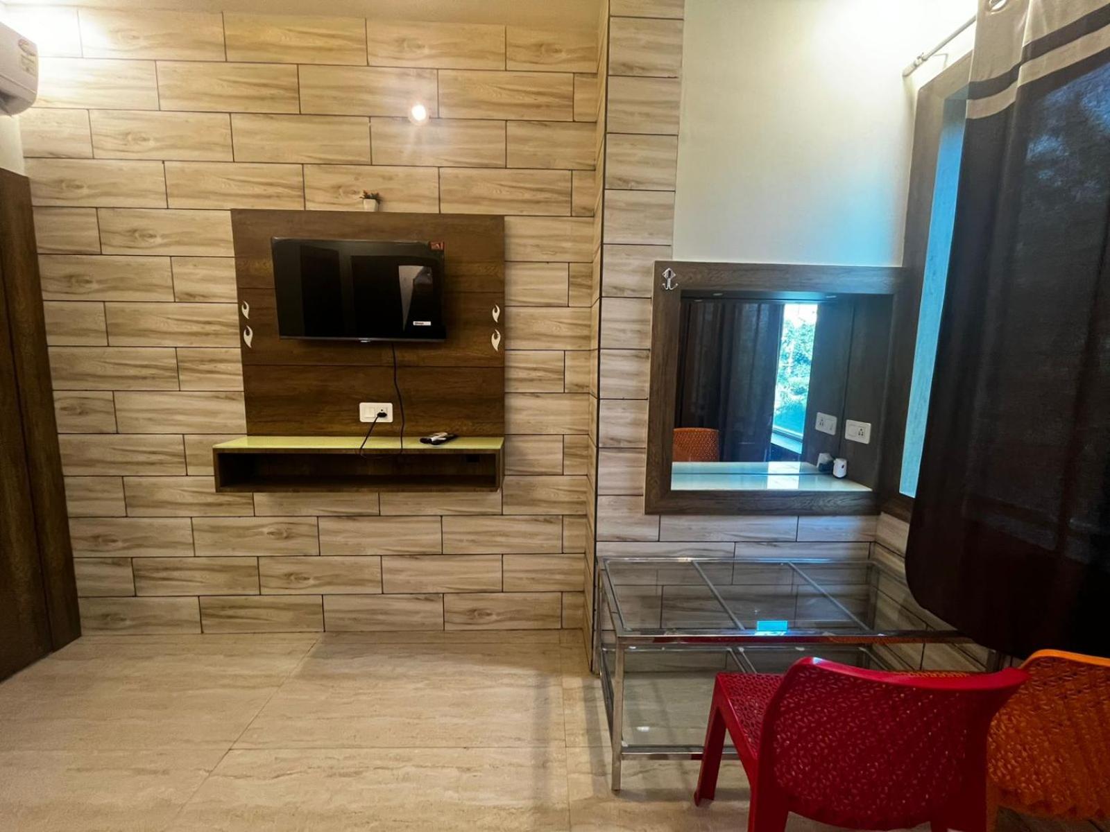Taj Nice Point Manage By Taj Sunrise Group Agra  Εξωτερικό φωτογραφία