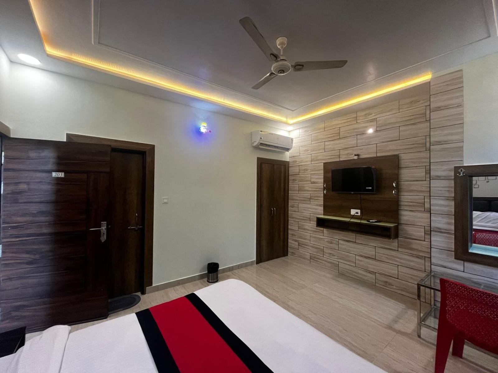 Taj Nice Point Manage By Taj Sunrise Group Agra  Εξωτερικό φωτογραφία