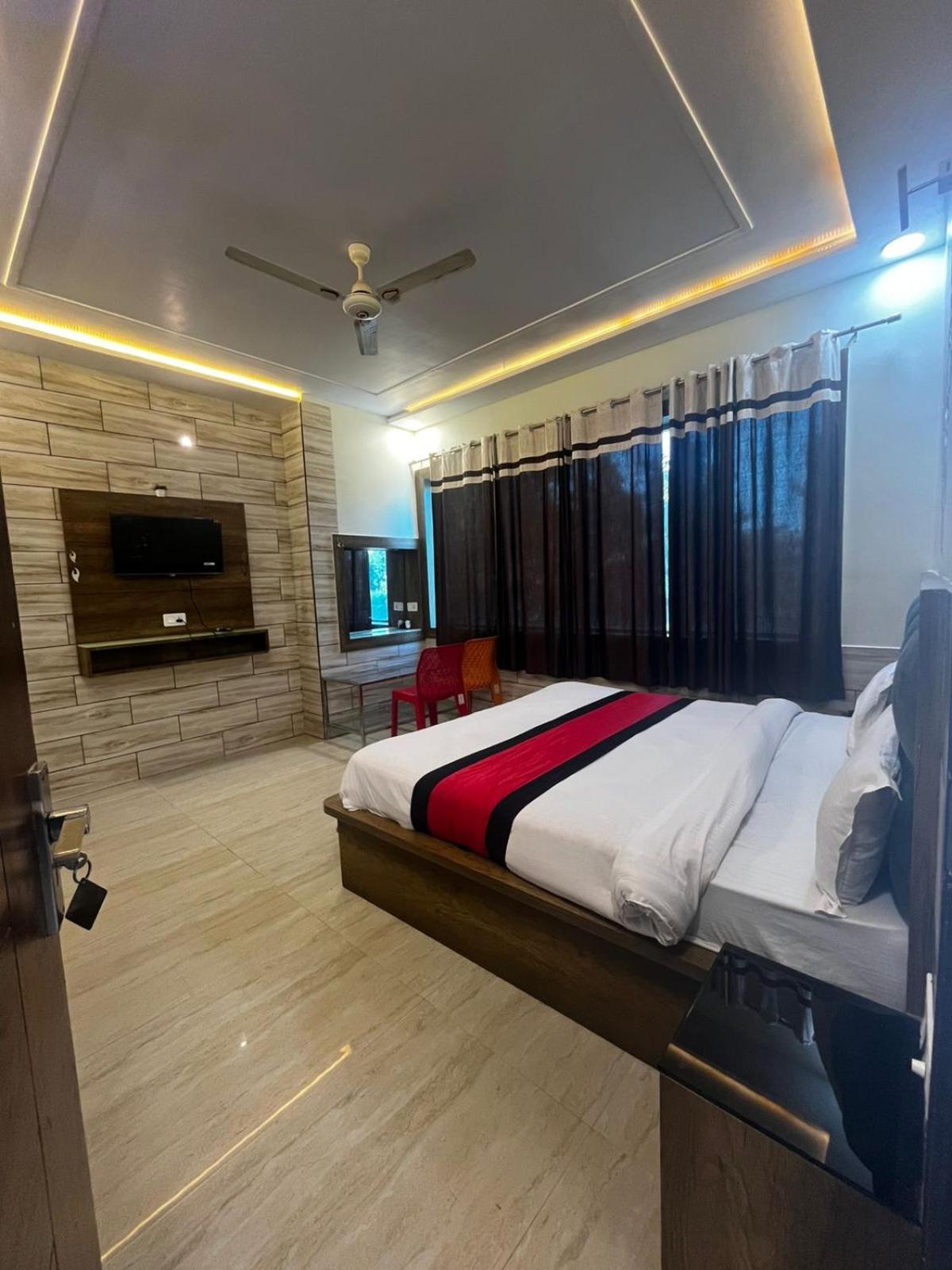Taj Nice Point Manage By Taj Sunrise Group Agra  Εξωτερικό φωτογραφία